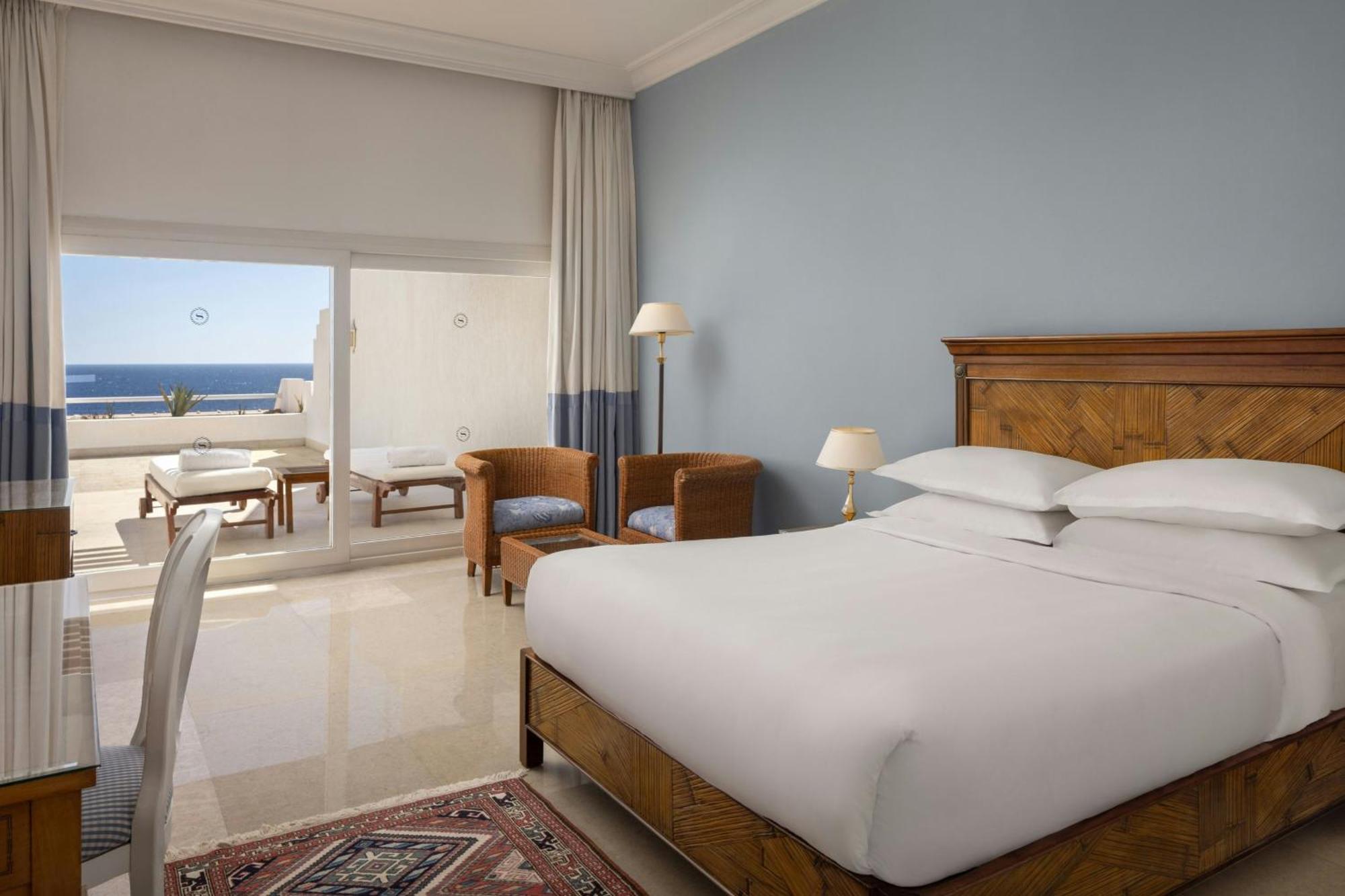Two-Bedroom Presidential Suite with Two Single Beds, One King Bed, Balcony and Sea View - High Floor